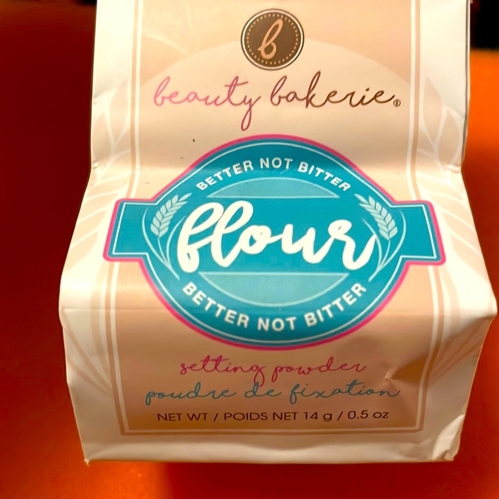Beauty Bakerie Setting Powder in Shade Oat